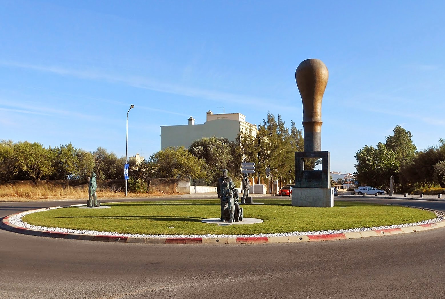 Rotunda da emigração - Almancil