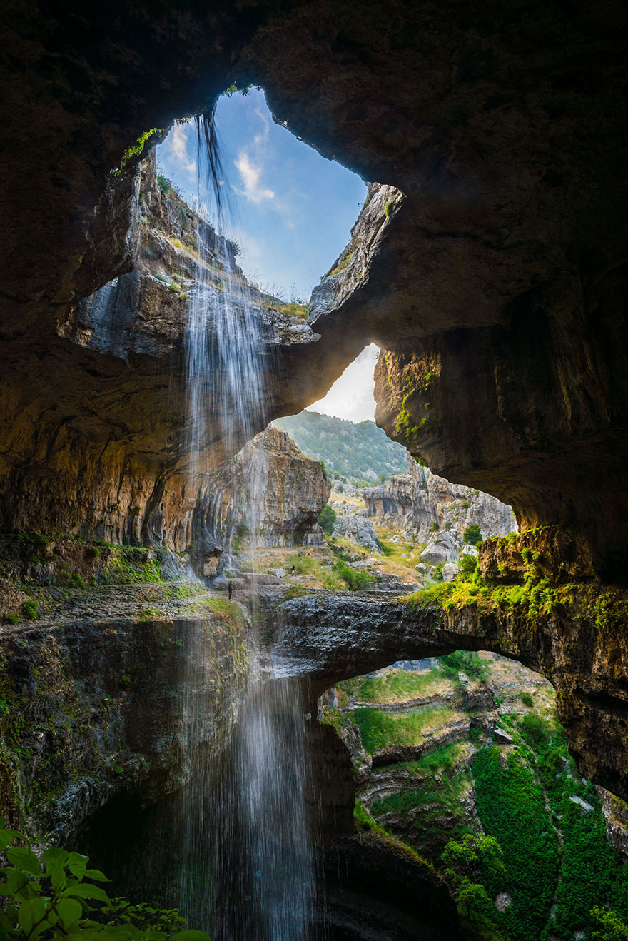 The Cave of Three Bridges, Líbano