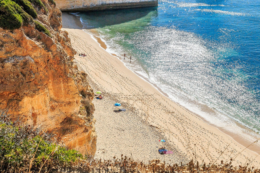 praias de água quente em portugal