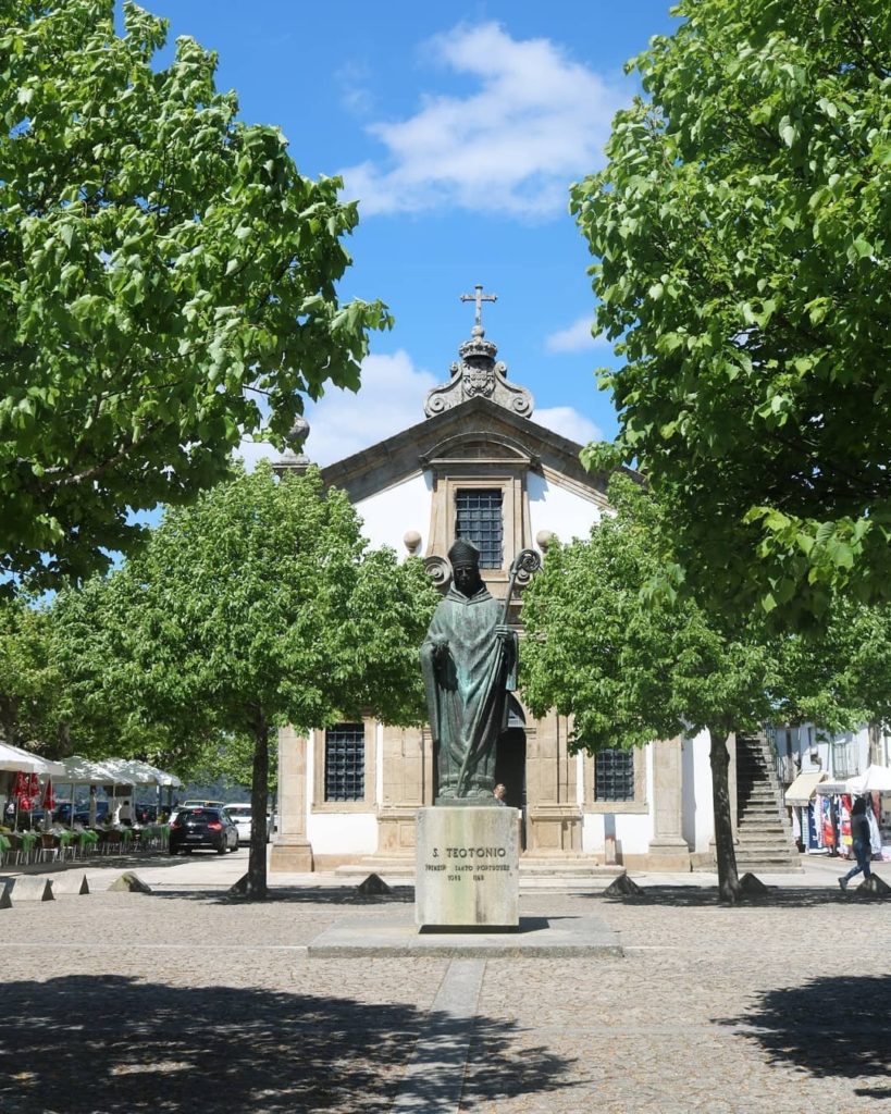 Estátua de São Teotónio