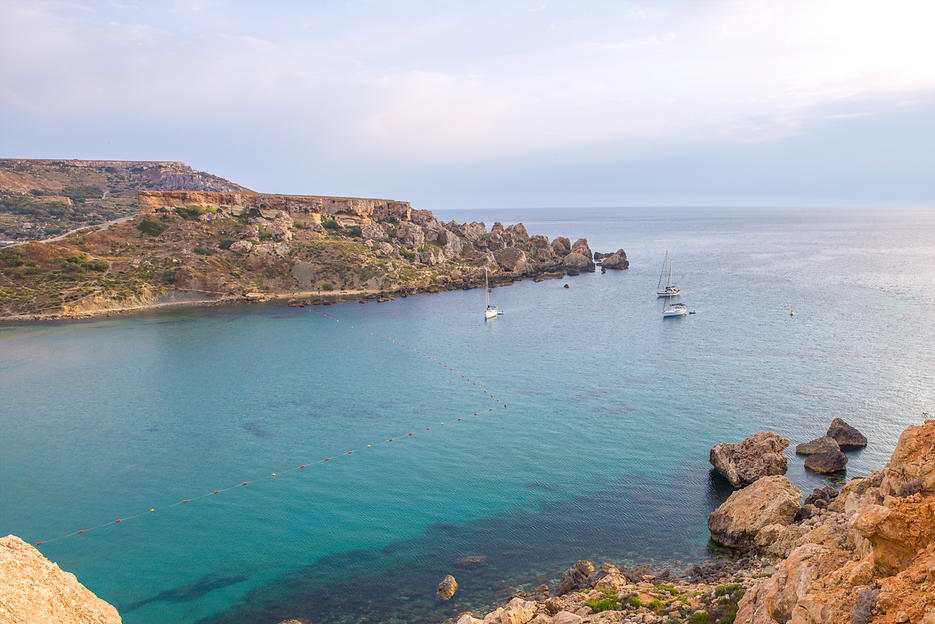 Baía de Ghajn Tuffieha (Malta)