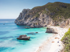 10 praias selvagens, secretas ou só paradisíacas a menos de uma hora de Lisboa praias lisboa