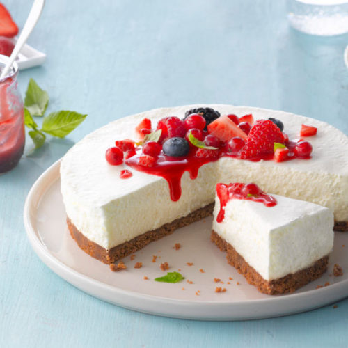 Cheesecake com molho de frutos vermelhos