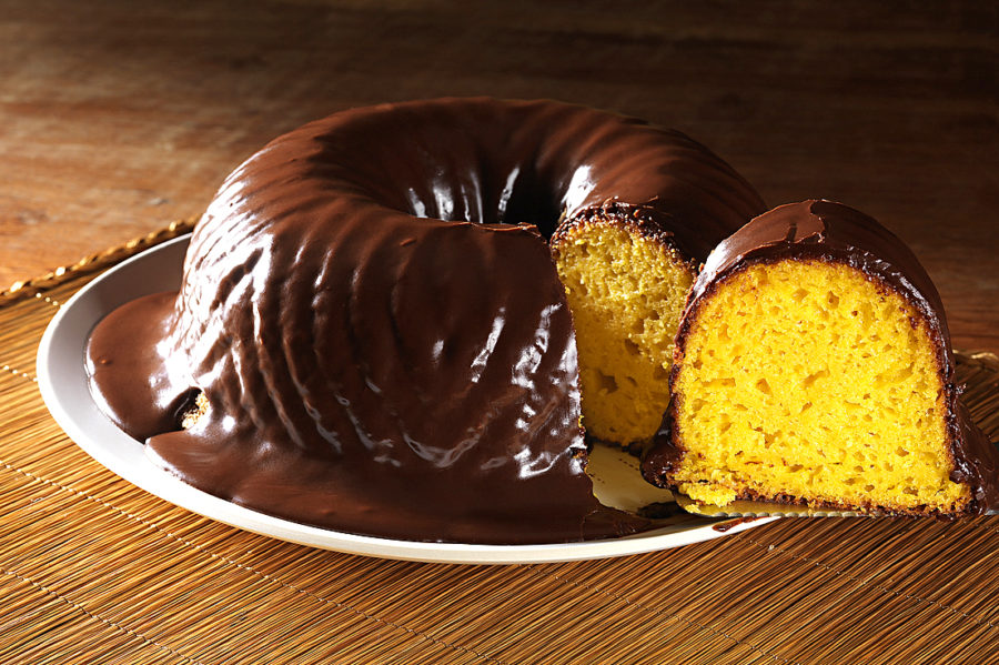 Bolo de Cenoura Fofinho com Cobertura de Chocolate