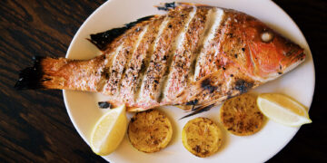Peixe vermelho assado no forno