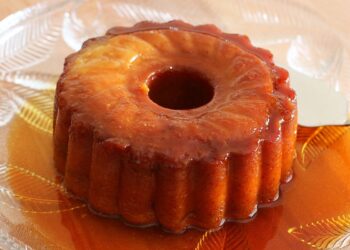 Pudim de laranja na panela de pressão