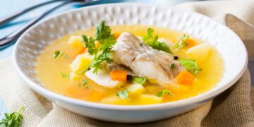 Sopa de peixe com batata