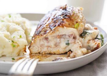 Bifes de frango recheados