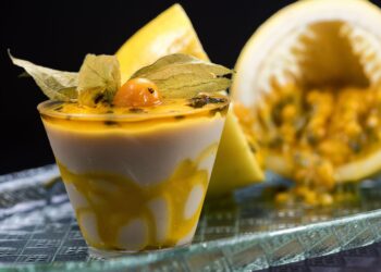 Mousse de maracujá com iogurte