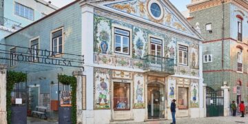 fachas de azulejos mais bonitas de lisboa