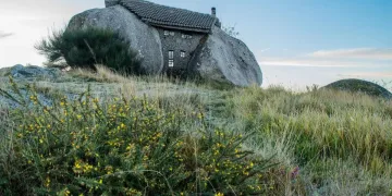 Casa do Penedo