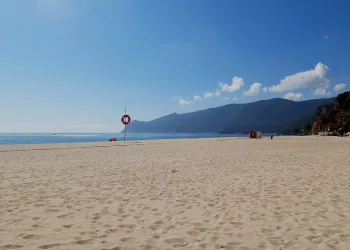 Praia da Figueirinha