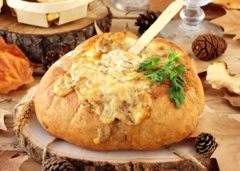 Pão recheado com queijo e alho