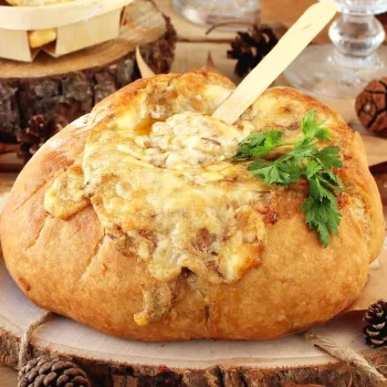 Pão recheado com queijo e alho