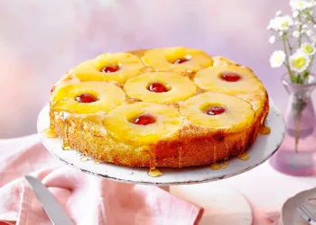 Bolo de ananás húmido e fofinho