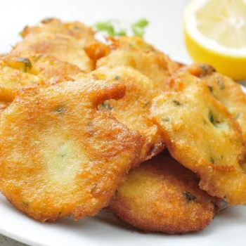 Pataniscas de bacalhau à moda antiga
