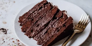 Bolo de chocolate húmido e fofo