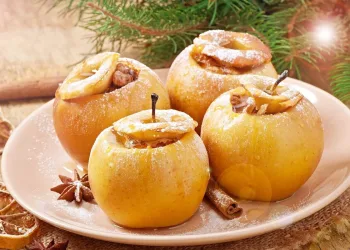 Maçã assada no forno com mel e canela