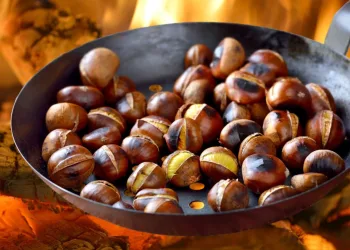 Castanhas assadas na frigideira