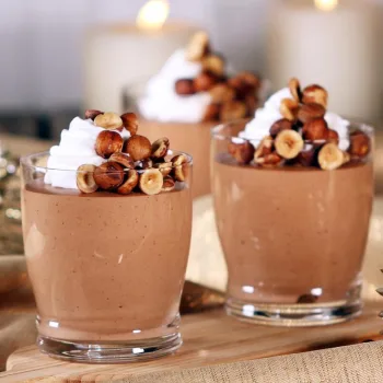 Mousse de chocolate com avelãs