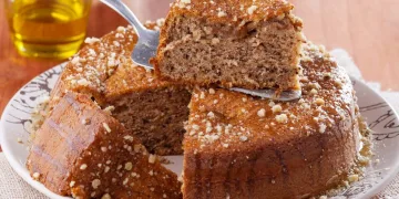 Bolo de nozes e canela