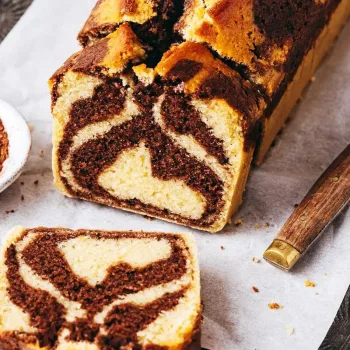 Bolo mármore de limão e chocolate