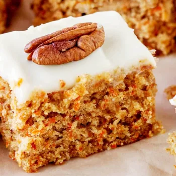 Bolo de cenoura e nozes