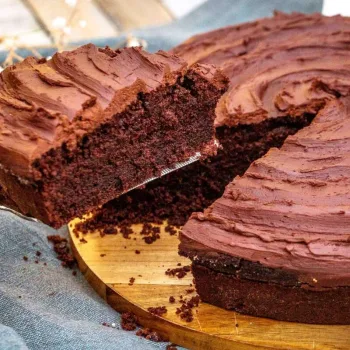 Bolo cremoso de chocolate
