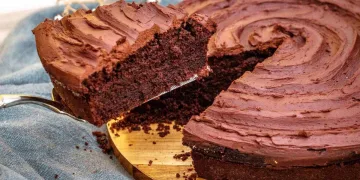 Bolo cremoso de chocolate