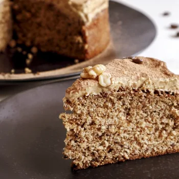 Bolo de mel e noz