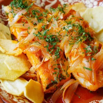 Bacalhau no forno com cebolada