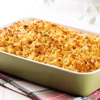 Bacalhau desfiado com broa
