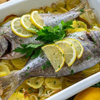 Dourada no forno com batatas