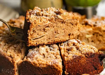 Bolo de maçã e nozes húmido e fofinho