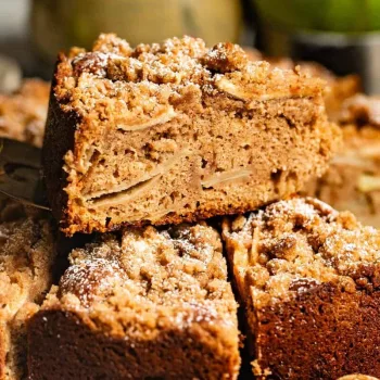 Bolo de maçã e nozes húmido e fofinho