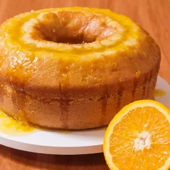 Bolo de laranja com calda