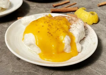 Farófias no forno com creme de ovos e amêndoa