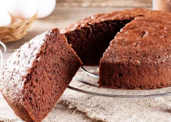 Bolo de chocolate e café