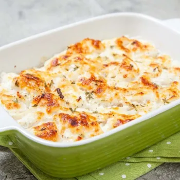 Bacalhau gratinado com camarão