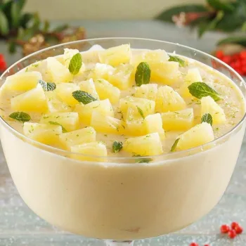Mousse cremosa de ananás