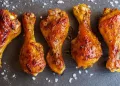 Pernas de frango no forno estaladiças