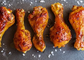 Pernas de frango no forno estaladiças