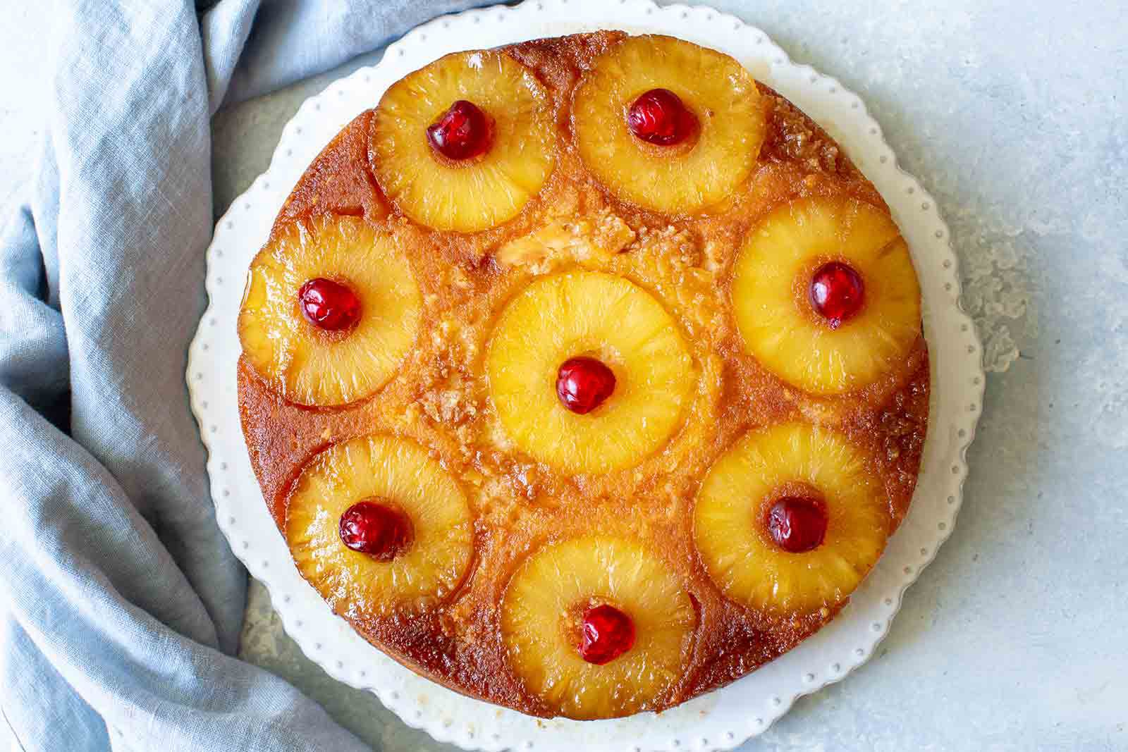 Bolo de ananás caramelizado