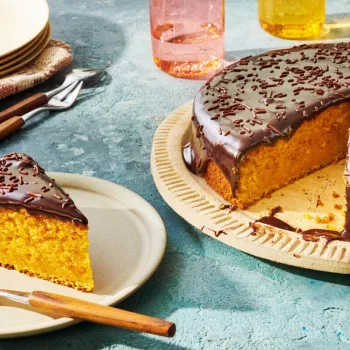 Bolo de cenoura húmido e fofo