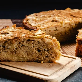Bolo de maçã e canela húmido