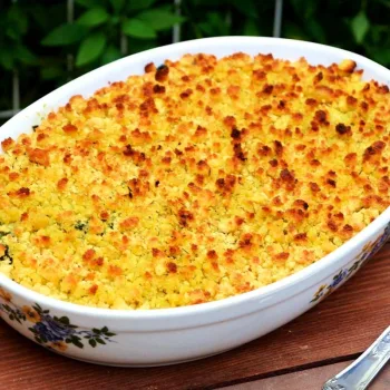 Bacalhau com broa e espinafres