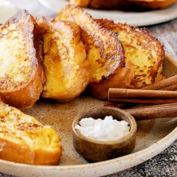 Rabanadas com calda de laranja