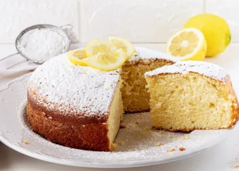 Bolo de limão, mel e canela