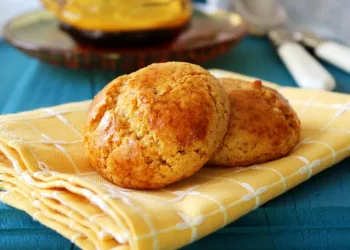 Broas de mel e nozes