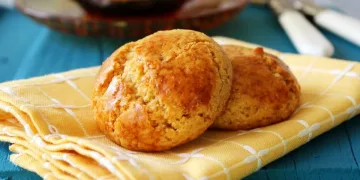 Broas de mel e nozes